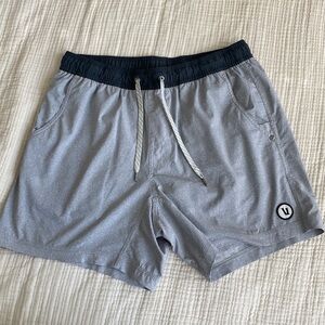 Vuori Men’s Kore Short 5” size Medium